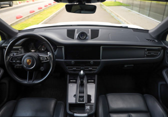 Подержанный автомобиль Porsche Macan 2021 года (11 фото)
