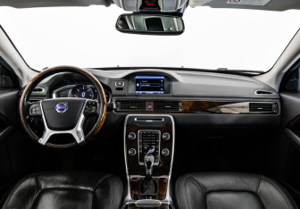 Подержанный автомобиль Volvo XC70 2014 года (10 фото)