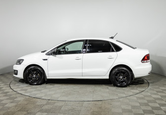 Подержанный автомобиль Volkswagen Polo Sedan 2017 года (8 фото)