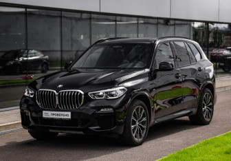 Подержанный автомобиль BMW X5 2020 года (3 фото)
