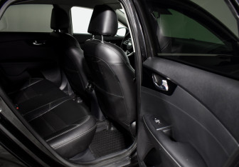 Подержанный автомобиль Kia Cerato Sedan 2019 года (12 фото)