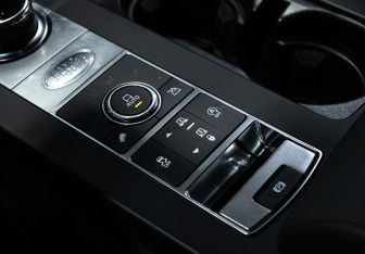 Подержанный автомобиль Land Rover Discovery 2019 года (25 фото)