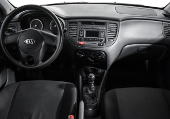 Подержанный автомобиль Kia Rio Sedan 2010 года (14 фото)