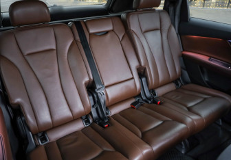 Подержанный автомобиль Audi Q7 2015 года (34 фото)