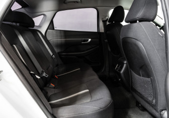 Подержанный автомобиль Hyundai Sonata 2021 года (17 фото)