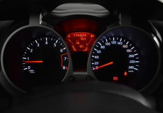 Подержанный автомобиль Nissan Juke 2011 года (19 фото)