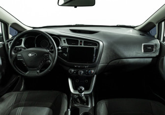 Подержанный автомобиль Kia Ceed Hatchback 2014 года (13 фото)