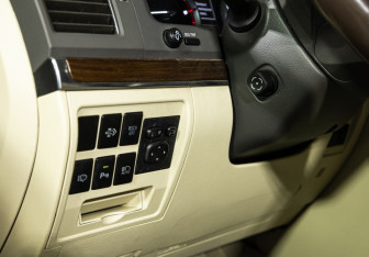 Подержанный автомобиль Toyota Land Cruiser Suv 2015 года (55 фото)