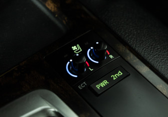 Подержанный автомобиль Toyota Land Cruiser Suv 2014 года (22 фото)