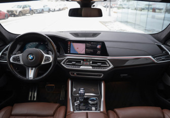 Подержанный автомобиль BMW X6 2021 года (16 фото)