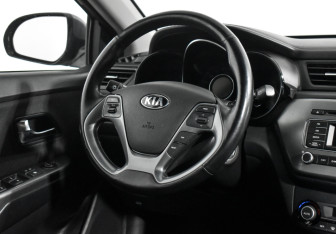 Подержанный автомобиль Kia Rio Hatchback 2016 года (14 фото)