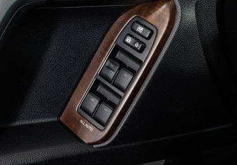 Подержанный автомобиль Toyota Land Cruiser Prado 2014 года (21 фото)