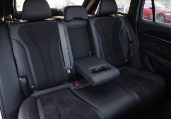 Подержанный автомобиль Geely Monjaro 2024 года (35 фото)