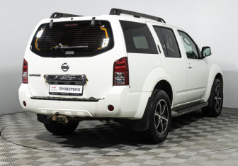 Подержанный автомобиль Nissan Pathfinder 2011 года (5 фото)