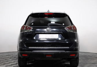 Подержанный автомобиль Nissan X-Trail 2016 года (7 фото)