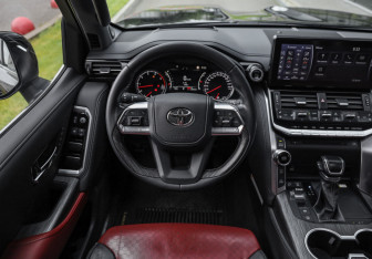 Подержанный автомобиль Toyota Land Cruiser Suv 2021 года (14 фото)