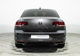 Подержанный автомобиль Volkswagen Passat Sedan 2021 года (6 фото)