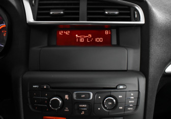 Подержанный автомобиль Citroen C4 Sedan 2013 года (18 фото)