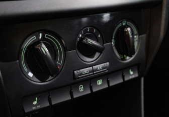 Подержанный автомобиль Skoda Rapid Liftback 2018 года (15 фото)