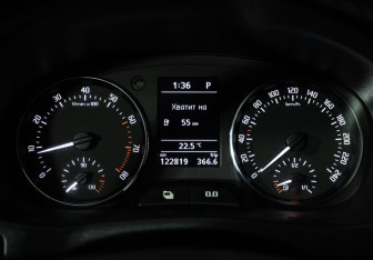 Подержанный автомобиль Skoda Fabia Hatchback 2010 года (12 фото)