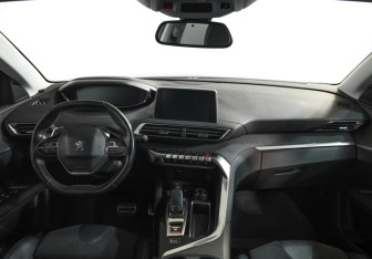 Подержанный автомобиль Peugeot 5008 Suv 2018 года (10 фото)