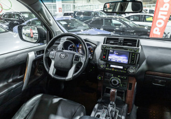 Подержанный автомобиль Toyota Land Cruiser Prado 2013 года (15 фото)
