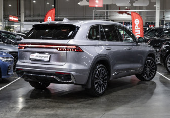 Подержанный автомобиль Geely Monjaro 2025 года (6 фото)