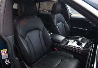 Подержанный автомобиль Audi Q8 2018 года (28 фото)