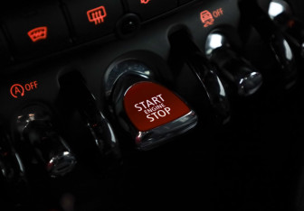 Подержанный автомобиль MINI Hatch 2020 года (22 фото)