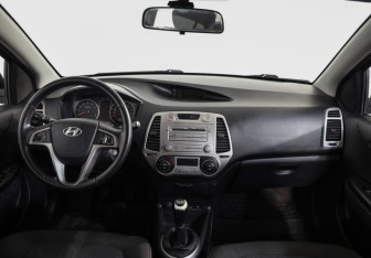 Подержанный автомобиль Hyundai i20 2010 года (9 фото)