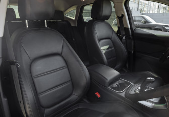 Подержанный автомобиль Jaguar E-Pace 2018 года (27 фото)