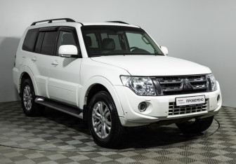 Подержанный автомобиль Mitsubishi Pajero 2013 года (3 фото)