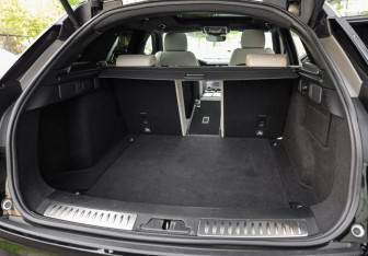 Подержанный автомобиль Land Rover Range Rover Velar 2017 года (35 фото)