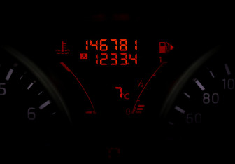 Подержанный автомобиль Nissan Juke 2012 года (18 фото)