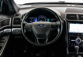 Подержанный автомобиль Ford Explorer 2017 года (13 фото)