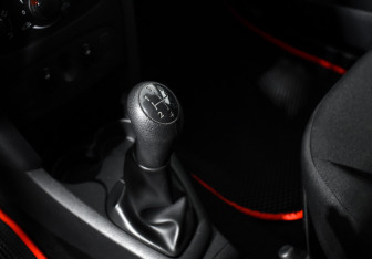 Подержанный автомобиль Renault Sandero 2019 года (10 фото)