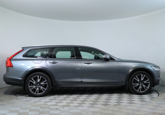 Подержанный автомобиль Volvo V90 Cross Country 2019 года (4 фото)