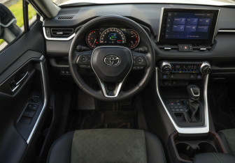 Подержанный автомобиль Toyota RAV4 2022 года (5 фото)