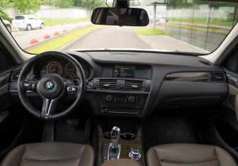 Подержанный автомобиль BMW X3 2012 года (11 фото)