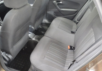 Подержанный автомобиль Volkswagen Polo Sedan 2015 года (11 фото)