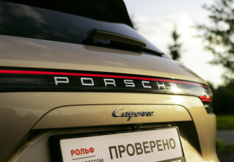 Подержанный автомобиль Porsche Cayenne 2018 года (11 фото)
