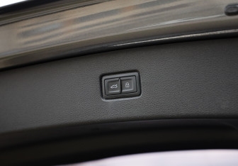 Подержанный автомобиль Audi Q7 2018 года (38 фото)