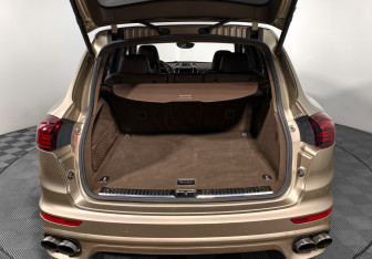Подержанный автомобиль Porsche Cayenne 2015 года (27 фото)