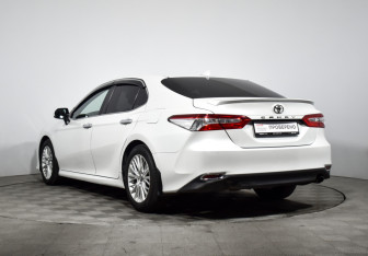 Подержанный автомобиль Toyota Camry Sedan 2018 года (7 фото)