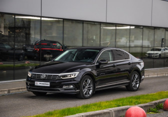 Подержанный автомобиль Volkswagen Passat Sedan 2017 года (3 фото)