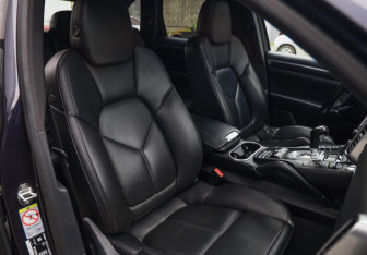 Подержанный автомобиль Porsche Cayenne 2017 года (28 фото)
