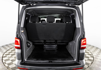 Подержанный автомобиль Volkswagen Caravelle 2014 года (23 фото)