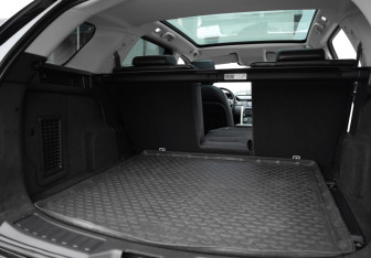 Подержанный автомобиль Land Rover Discovery Sport 2018 года (33 фото)