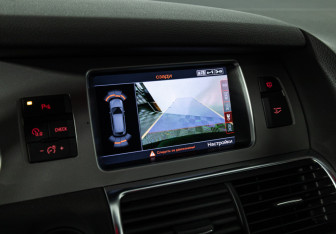 Подержанный автомобиль Audi Q7 2014 года (18 фото)