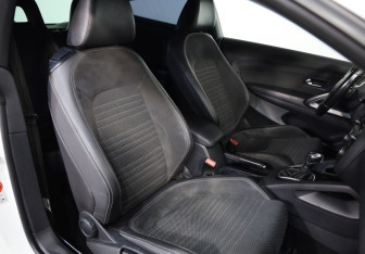 Подержанный автомобиль Volkswagen Scirocco 2011 года (18 фото)